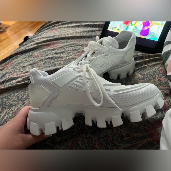 Brand: Prada
	•	Size: 40 (equivalent to US women’s size 9)
	•	Color: White - Picture 5 of 6